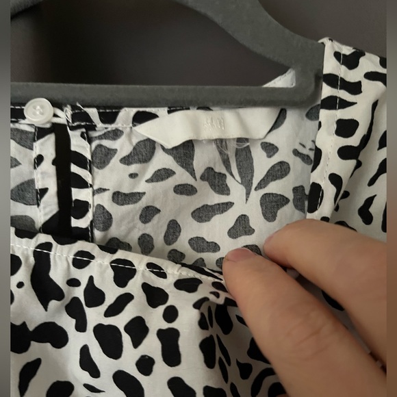 H&M Animal Print Blouse NWOT - Picture 2 of 4